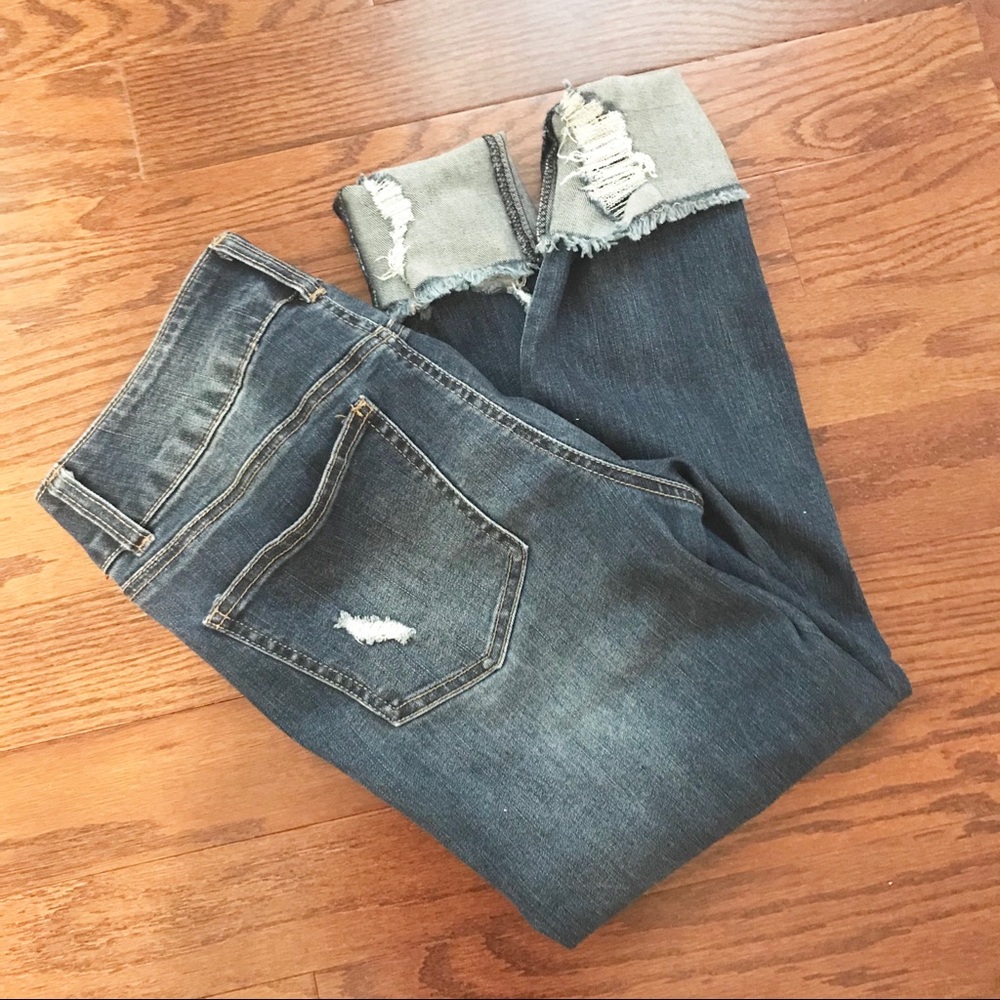 Distressed stretch jeans